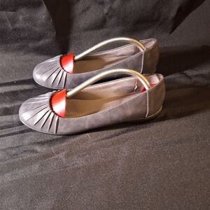Life Stride Gray Flats